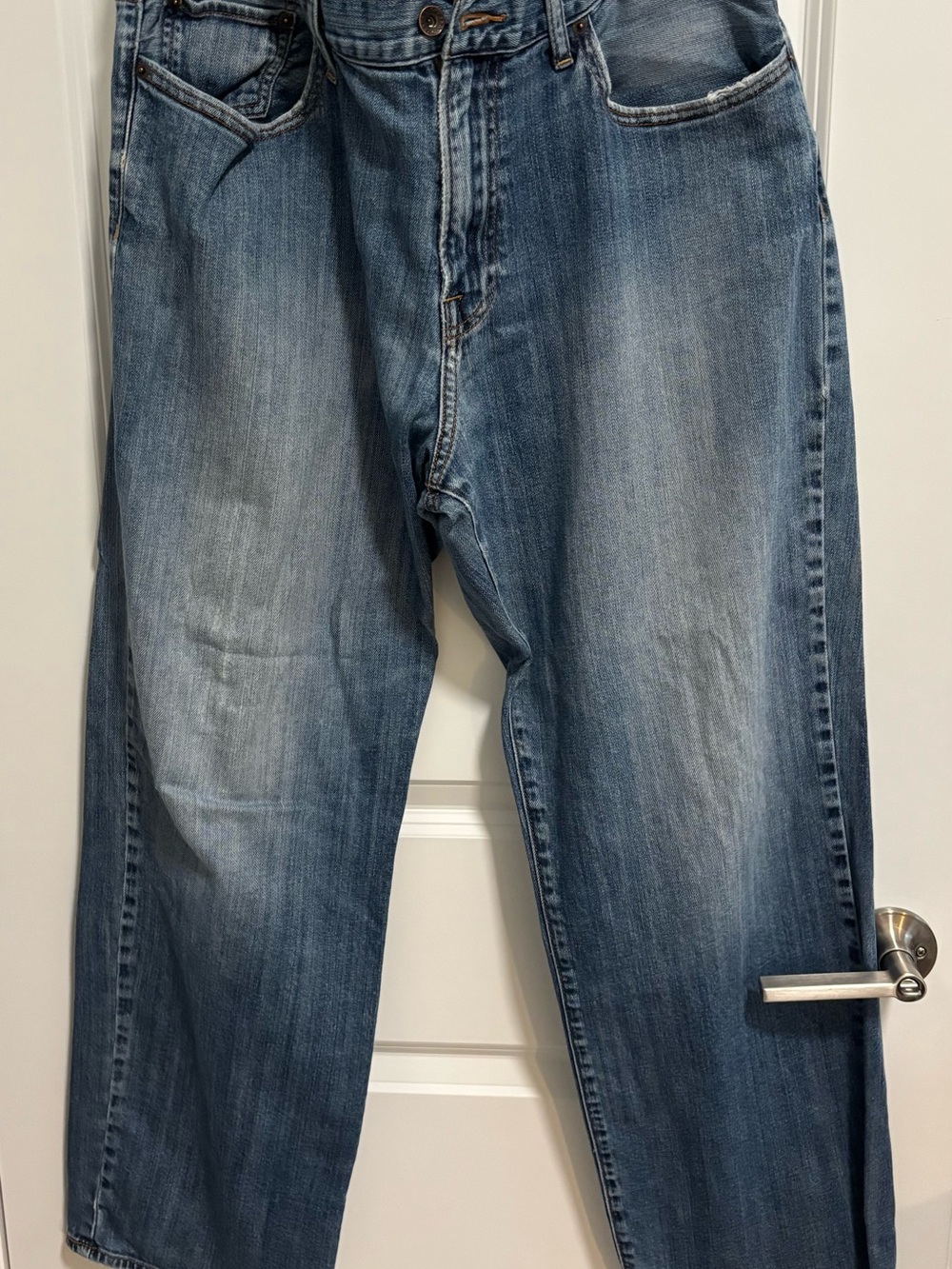 Lucky Brand Men's Vintage Straight Fit Washed Blue Jeans
